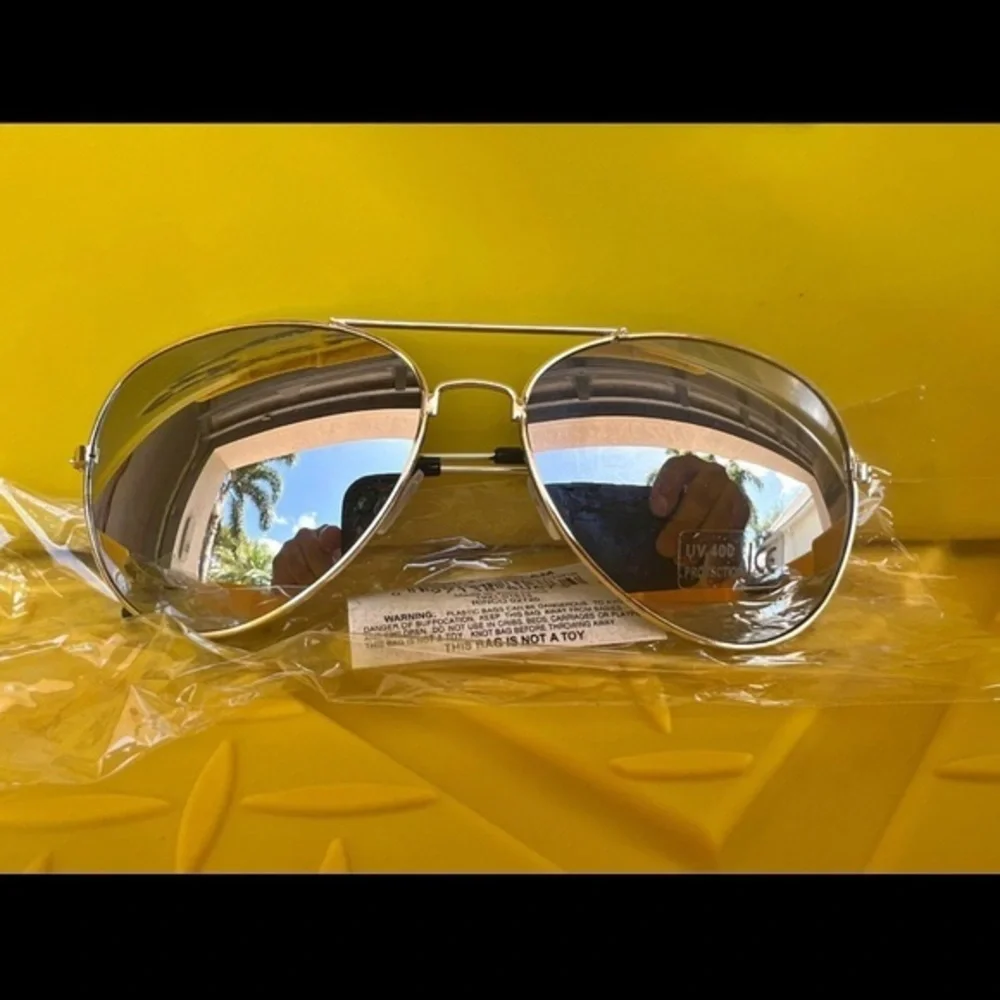 Gold Aviator Mirror Lens Sunglasses